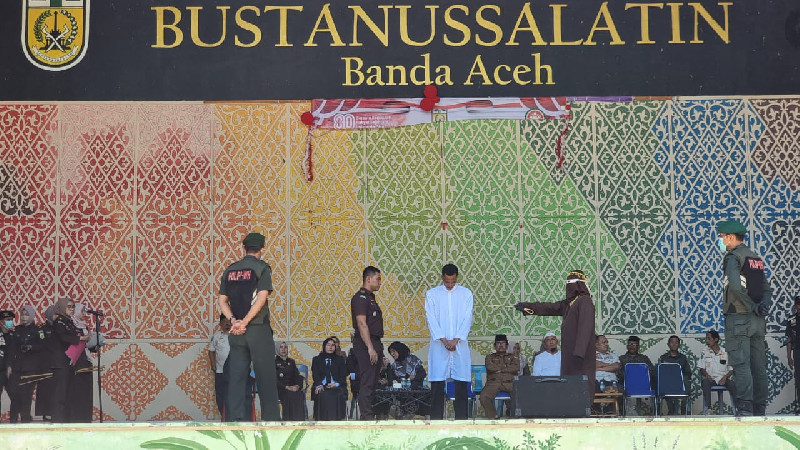 Lagi, 10 Orang dicambuk di Banda Aceh