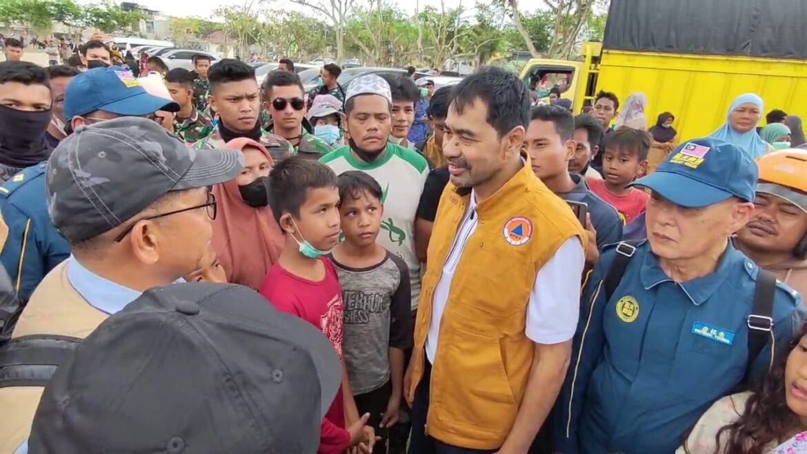 Bersama Tim Medis Malaysia, Mualem Kembali ke Tamiang