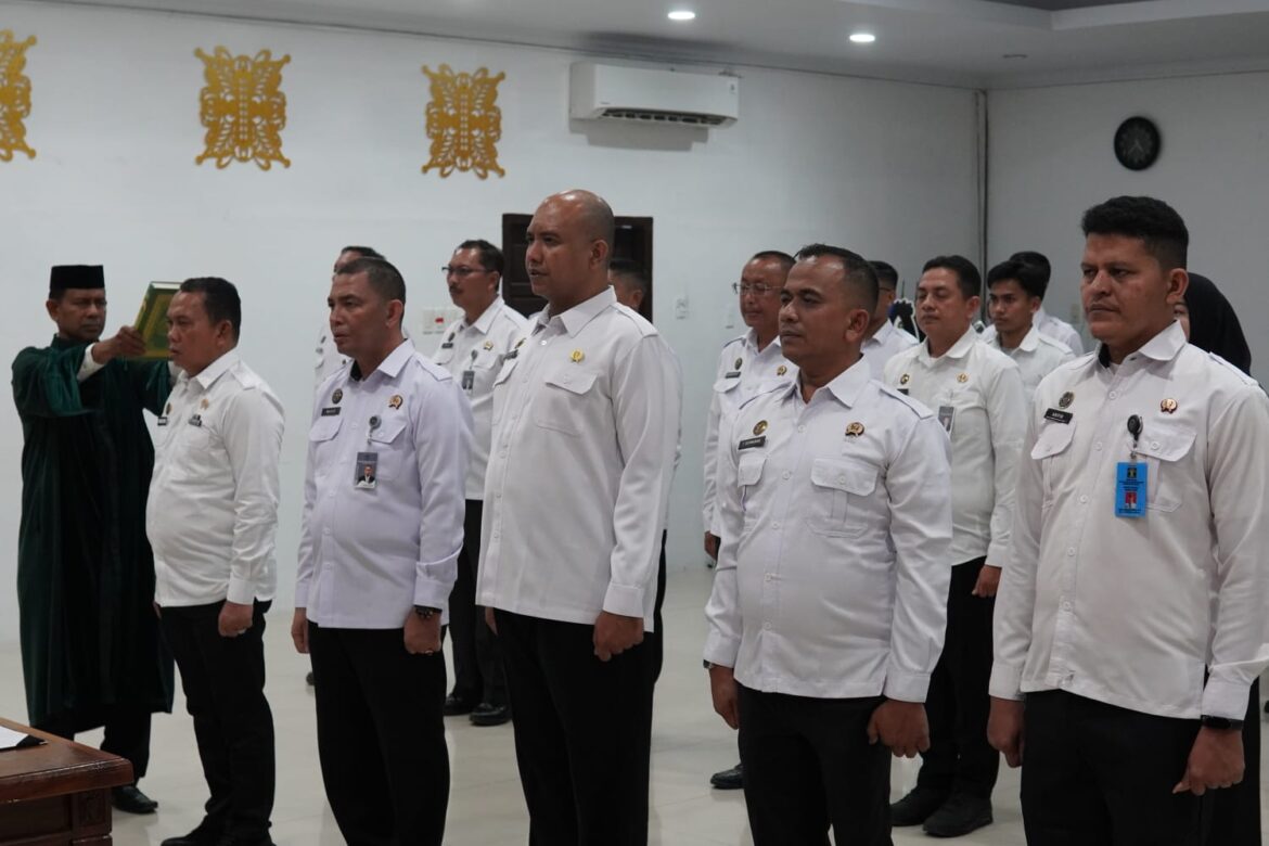 Yan Rusmanto Lantik 8 Pejabat Manajerial dan Non-Manajerial