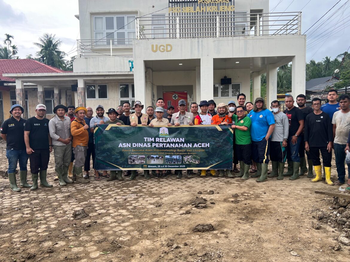 ASN Dinas Pertanahan Aceh,Rapikan Puskesmas dan Kantor Camat Peusangan Siblah Krueng