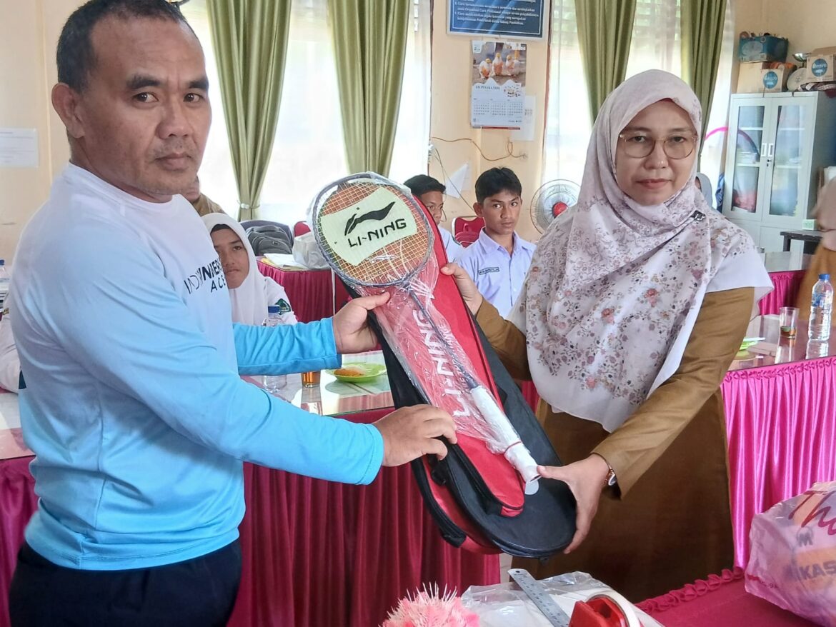 Komunitas Lari Bantu Alat OlahRaga